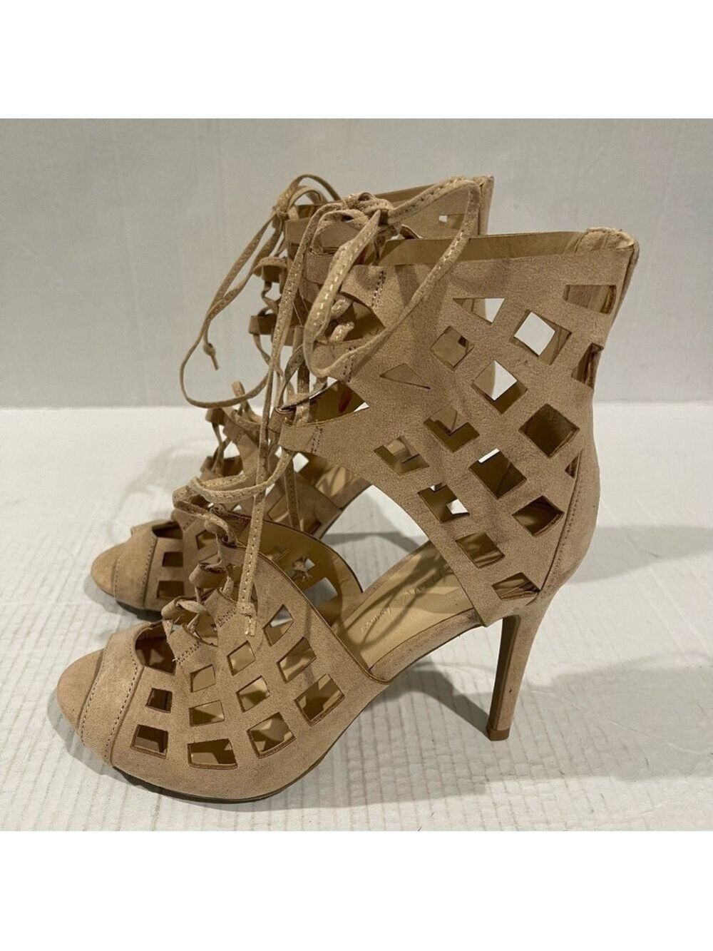 Women’s Wild Diva Faux Suede Beige Strappy Vegan Sandal Heels Size 7.5 US! - Picture 4 of 7